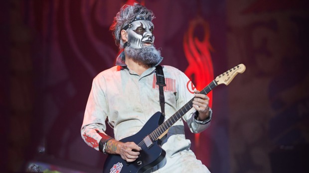 DONNINGTON, UNITED KINGDOM - JUNE 14: Jim Root of Slipknot performs on stage on Day 1 of Download Festival 2013 at Donnington Park on June 14, 2013 in Donnington, England. (Photo by Gary Wolstenholme/Redferns via Getty Images)